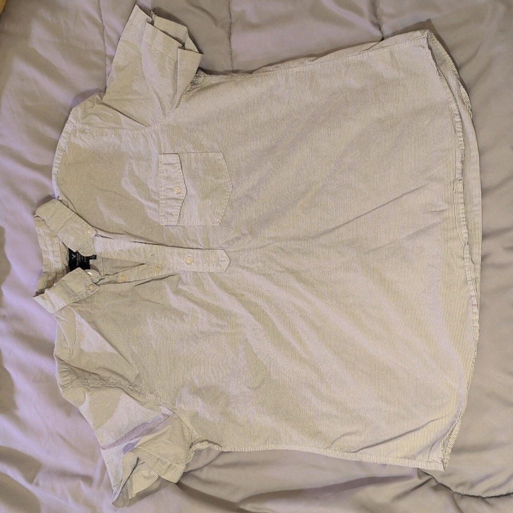 AEO (L) Short Sleeve Quarter Button Down Shirt